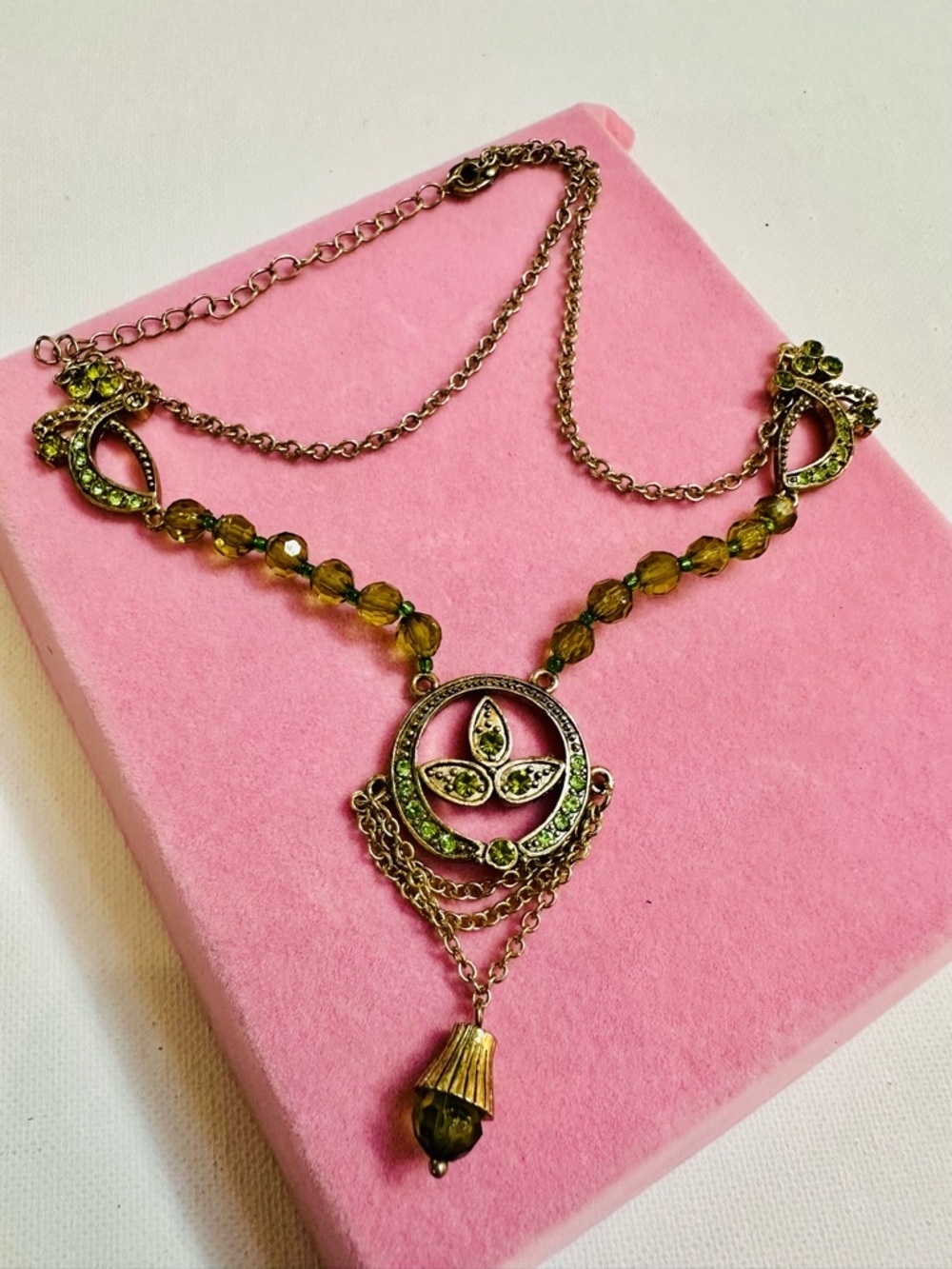 Vintage Style Green Crystal Statement Necklace - Picture 2 of 2
